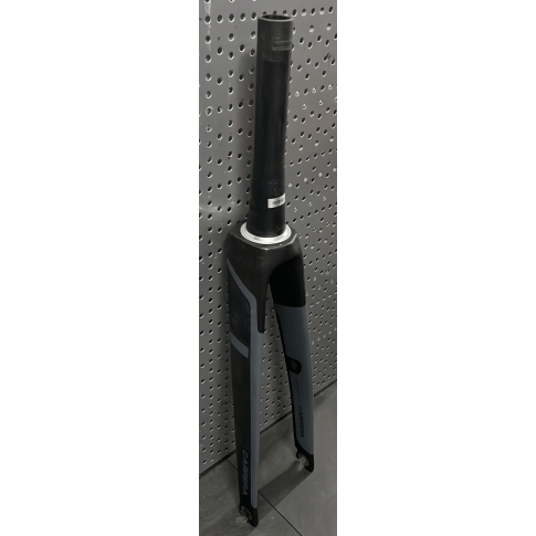 Carrera AR01 disc front fork 